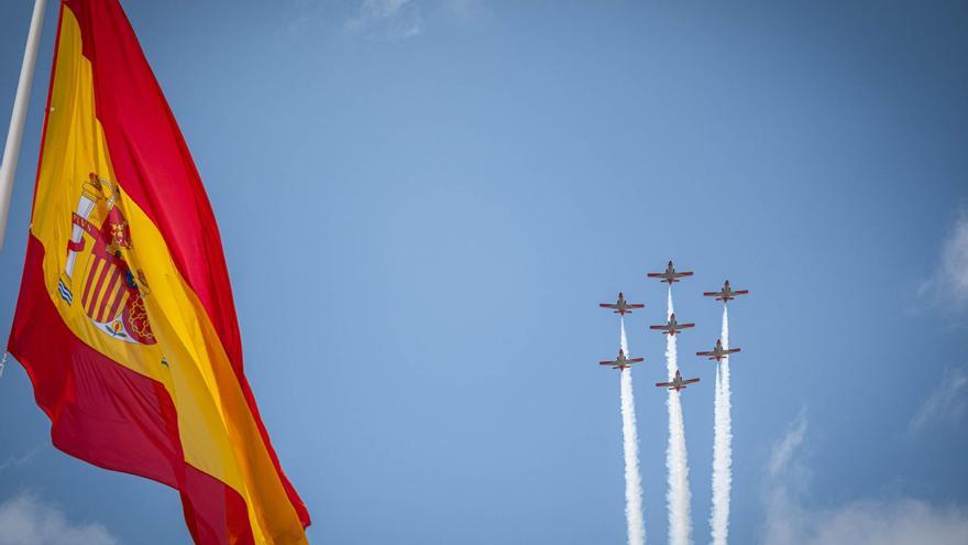 Las mejores imágenes del desfile militar de las Fuerzas Armadas en Tenerife con la presencia de Sus Majestades los Reyes