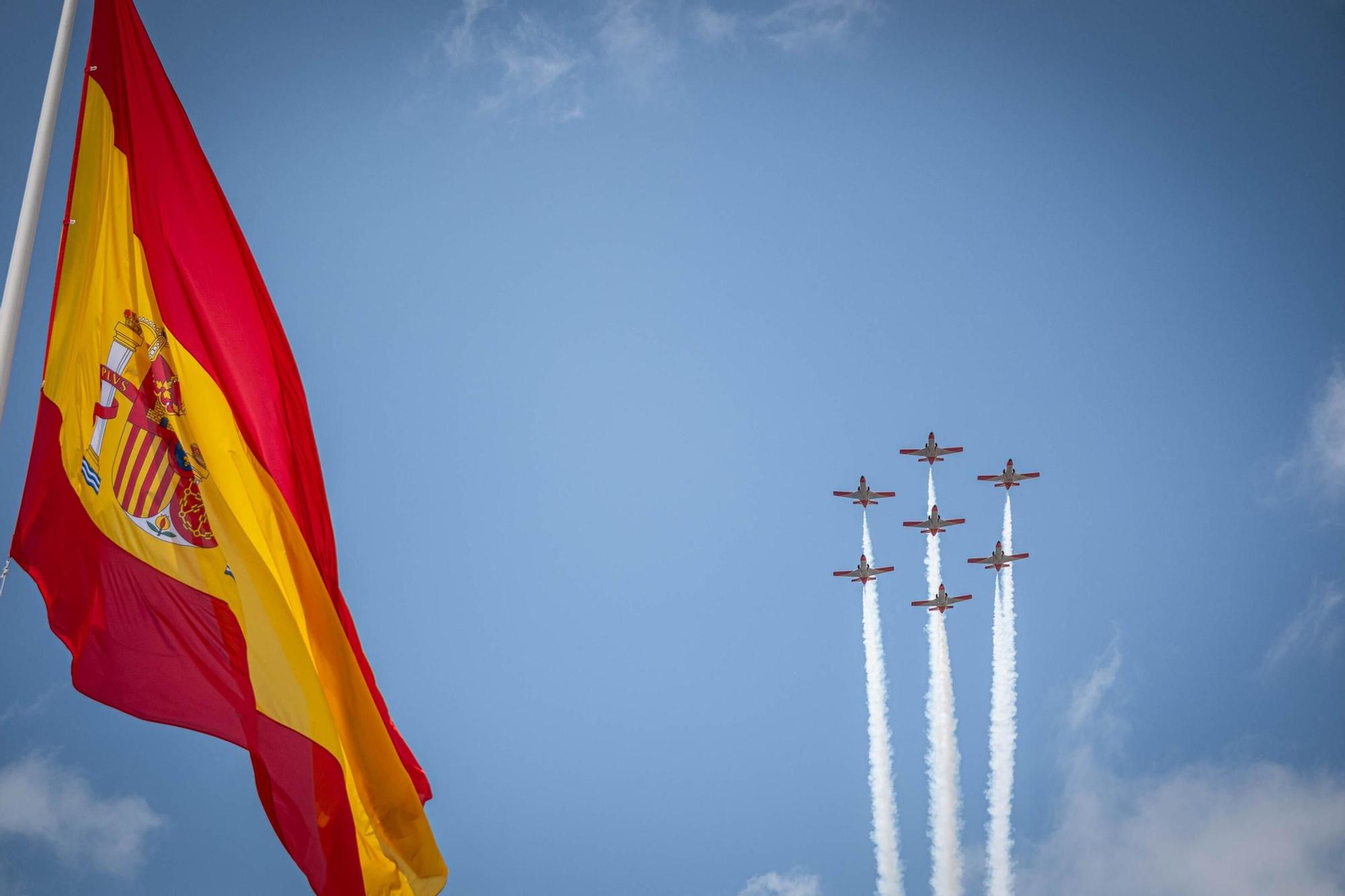 Las mejores imágenes del desfile militar de las Fuerzas Armadas en Tenerife con la presencia de Sus Majestades los Reyes