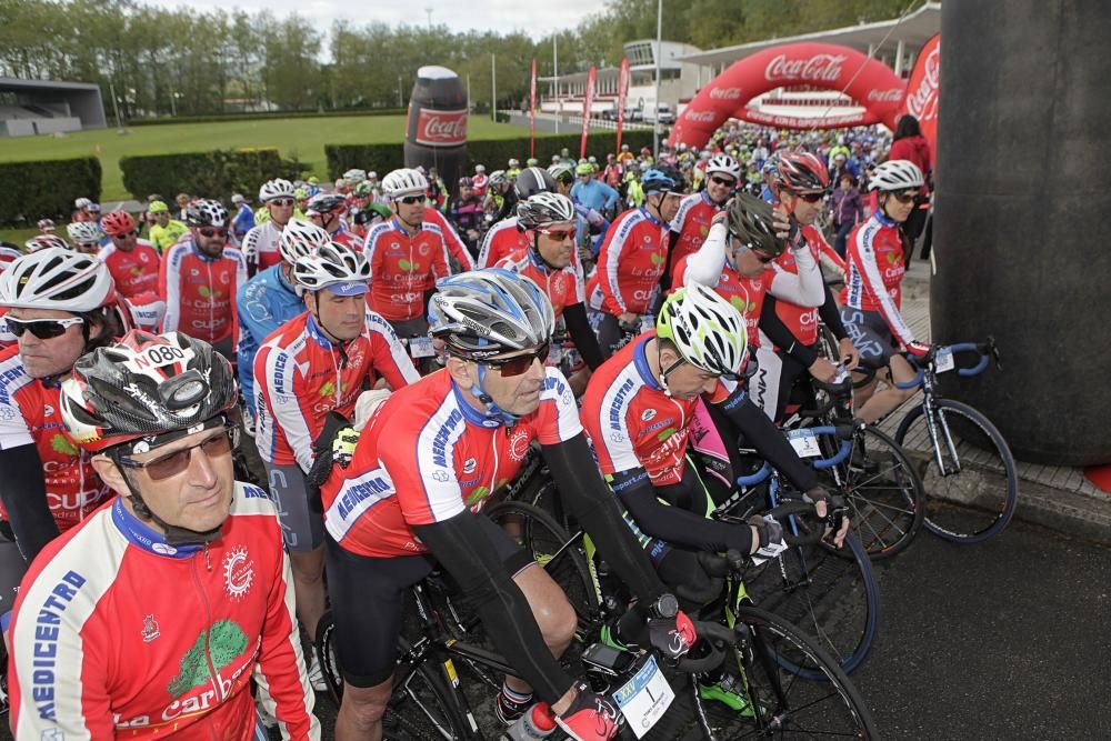 Salida de la marcha, con más de 300 ciclistas