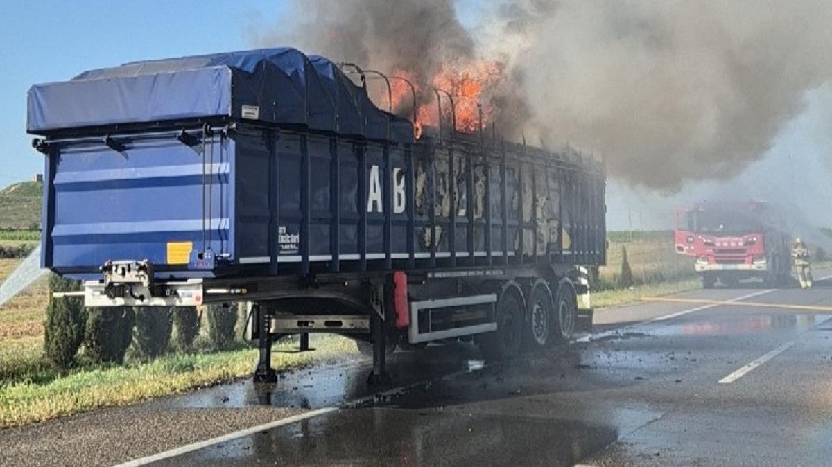 La caja del camión transportaba chatarra