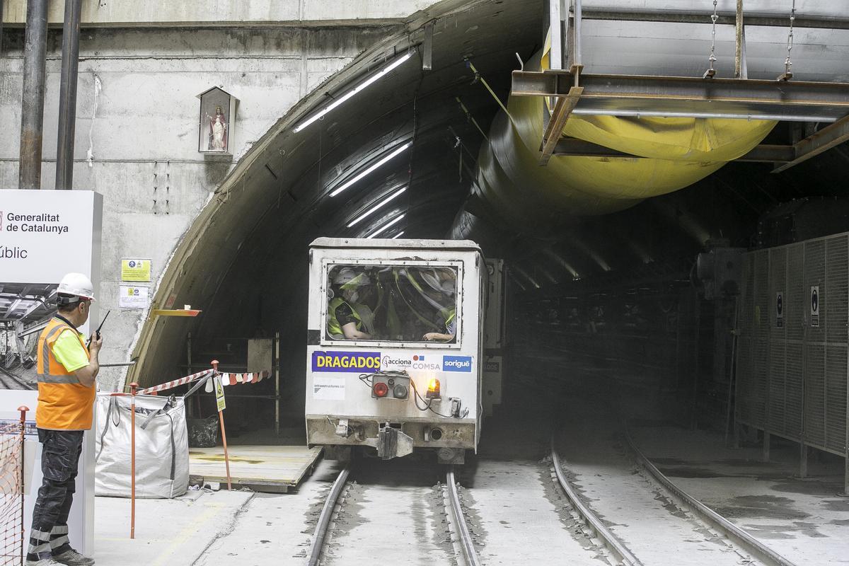 Competència obre expedient a dues empreses per repartir-se concursos públics de l’L-9 de metro