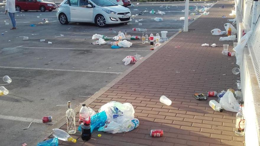 El cierre de calles no evita otro «botellón» junto a una discoteca de Xàbia