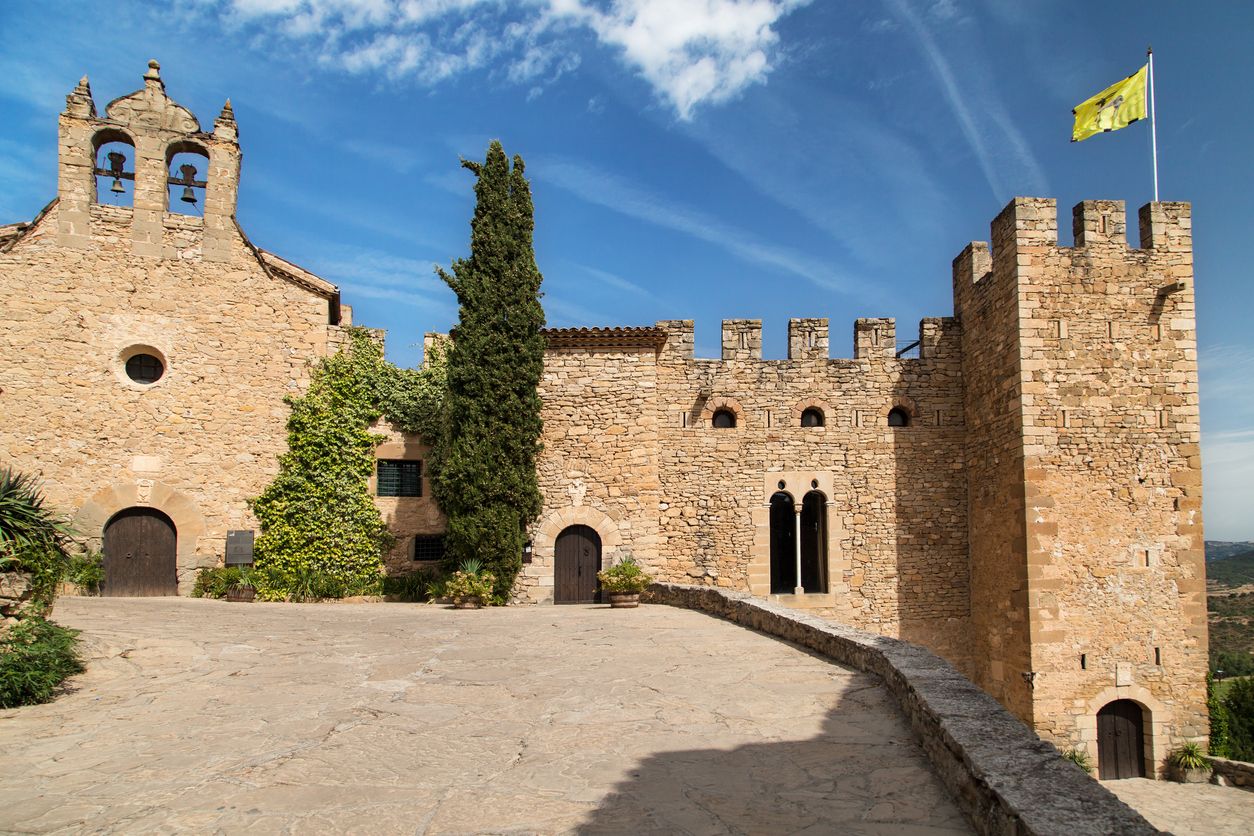 Imagen del imponente Castillo de Montsonís.