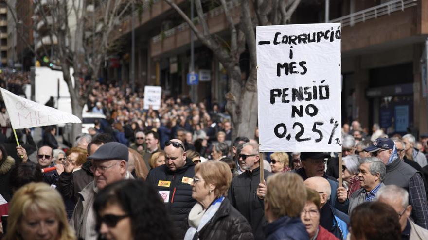 Un miler de persones es manifesten a Manresa a favor d&#039;unes pensions dignes