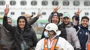 Rescate por Salmamento Marítimo de 108 inmigrantes en dos neumáticas al sur de Lanzarote.