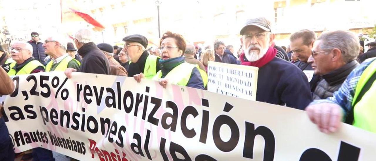 Concentración de pensionistas valencianos ante la sede de la Seguridad Social