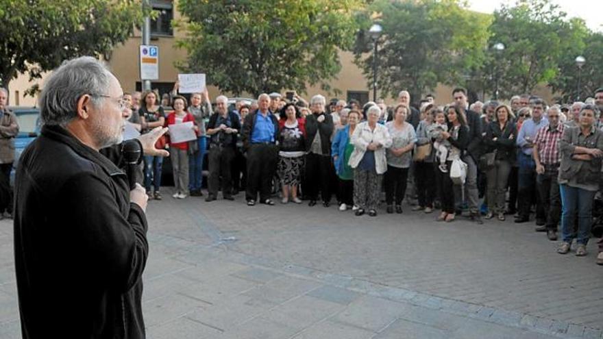 Josep Cañellas, davant una de les concentracions de suport a Balsareny