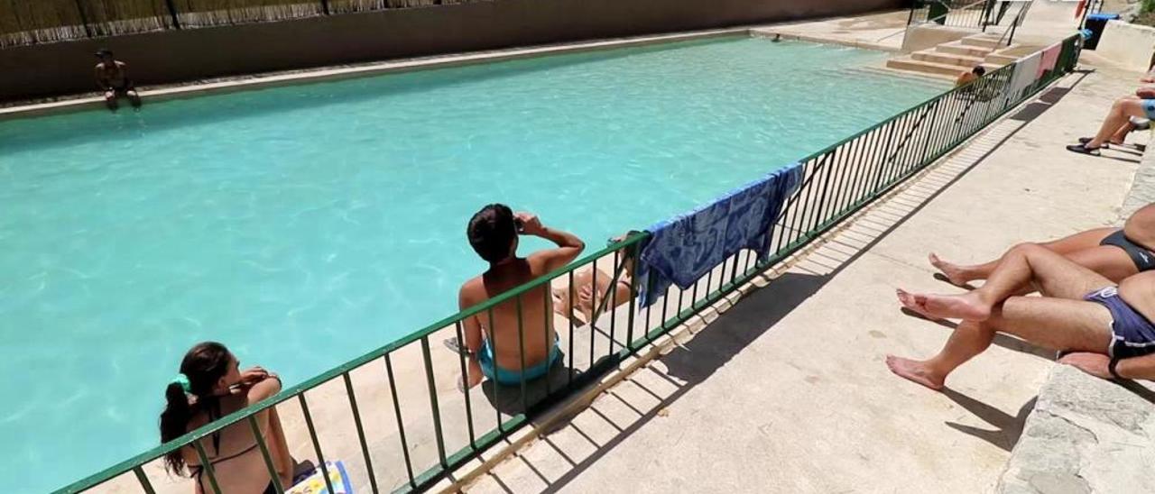 El Preventorio de Alcoy abre la piscina con estrictas medidas anticovid tras dos años cerrada