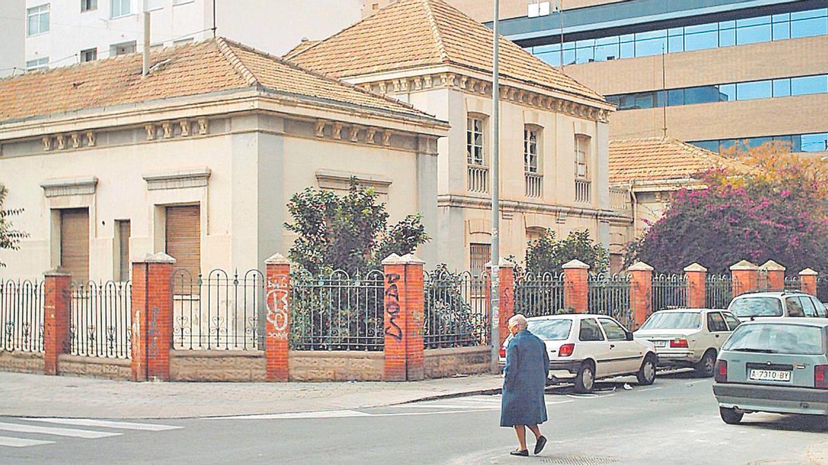 El antiguo Hospital del Niño Jesús, poco antes de su derribo. | GENSIO. ALICANTE VIVO