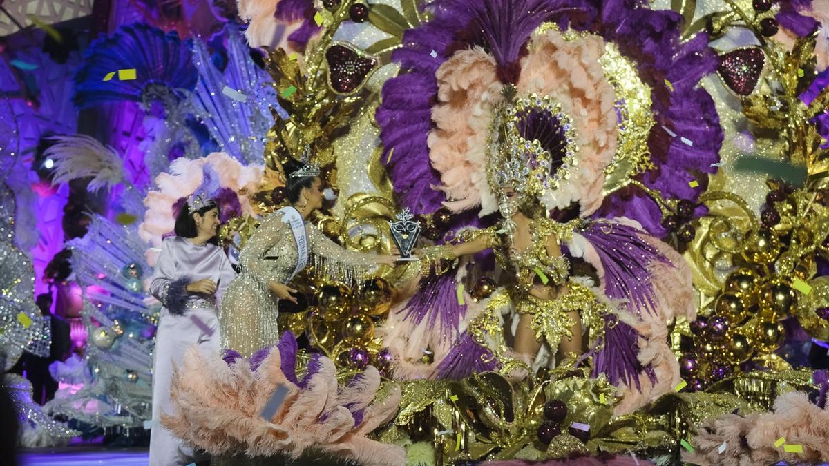 La coronación de Katia Gutiérrez Thime, Reina del Carnaval de Las Palmas de Gran Canaria 2024, en imágenes