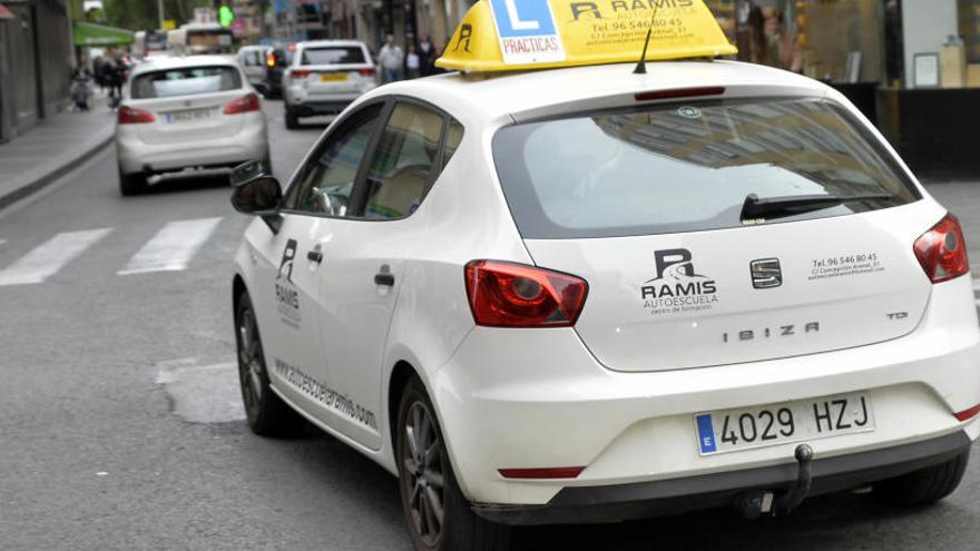 Coche de autoescuela