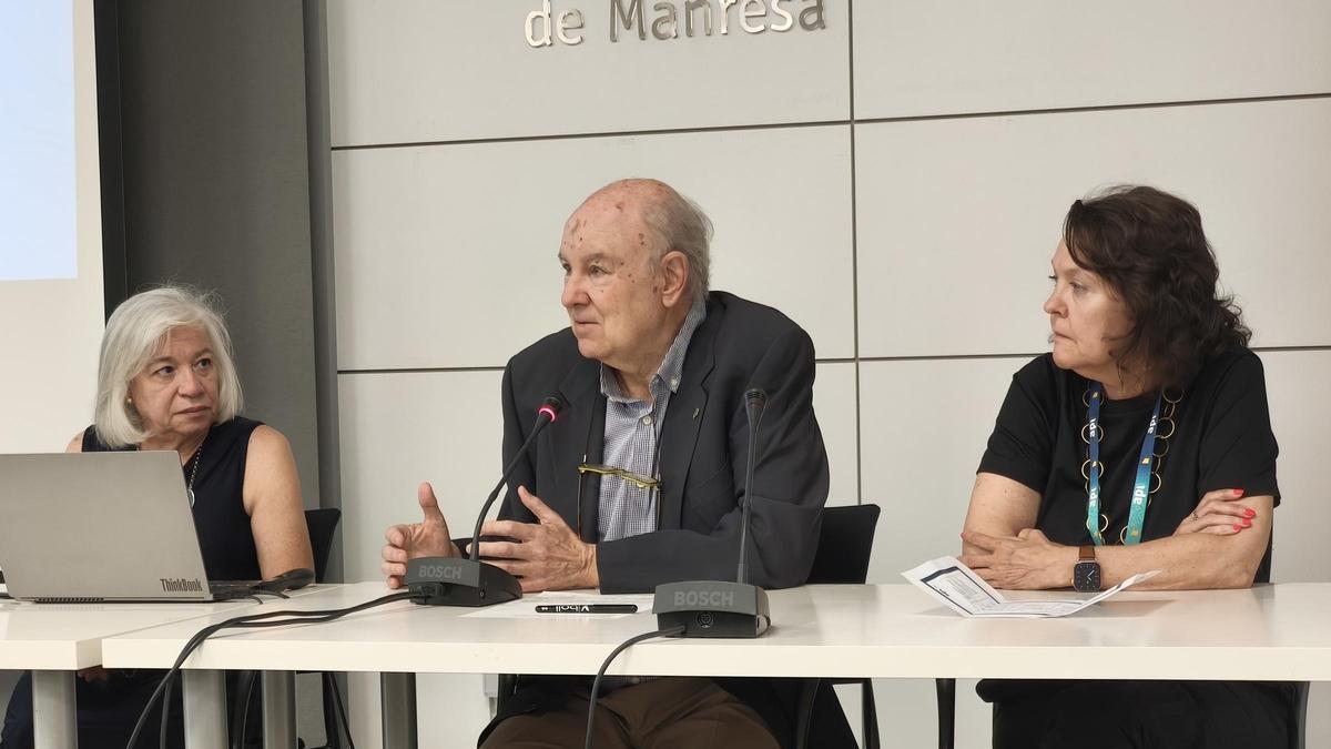 D’esquerra a dreta, Montserrat Junyent, Jesús Alonso i Sita Salido durant la jornada dels API