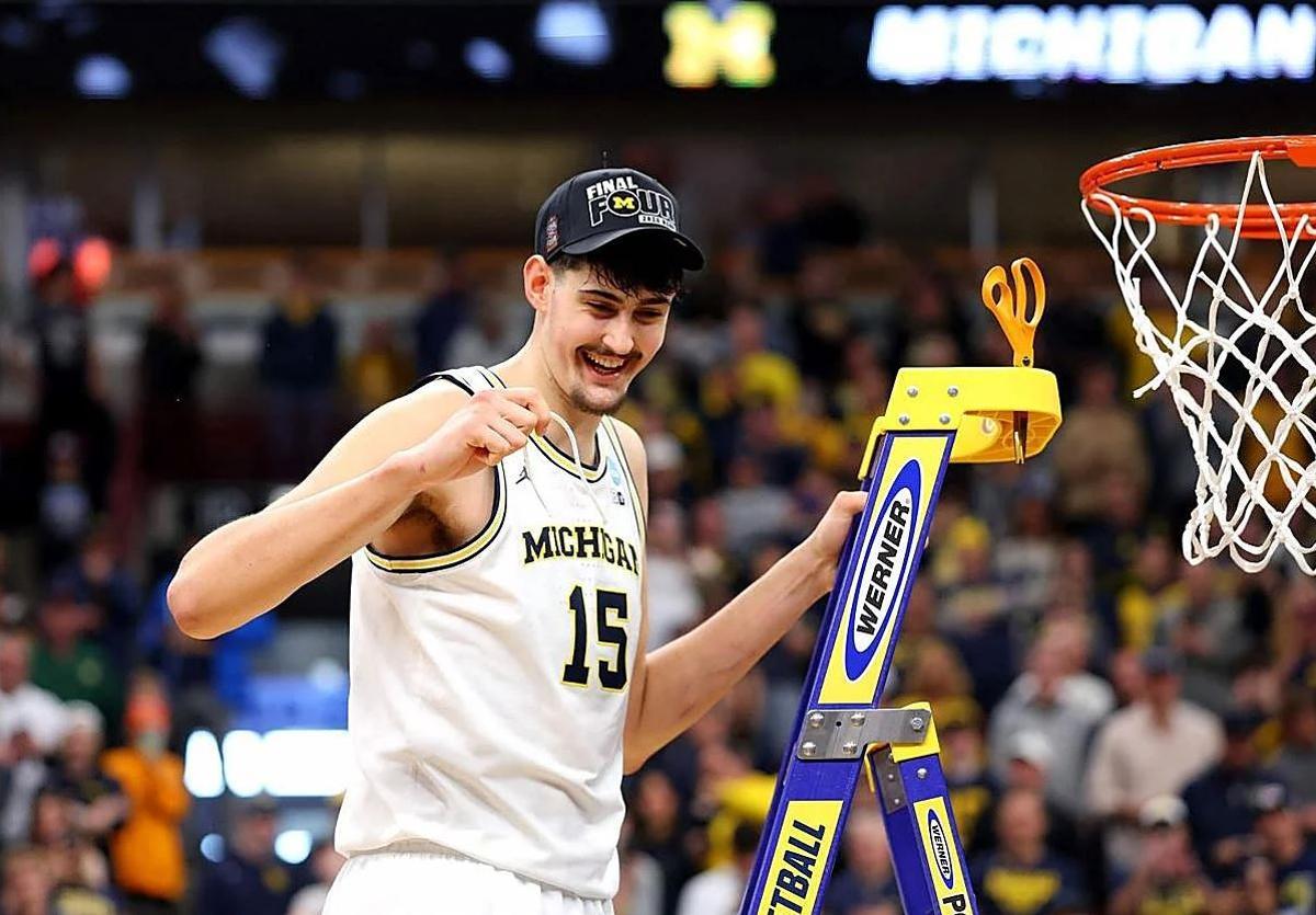 Aday Mara lidera a Michigan en su intento de volver a ganar la NCAA.