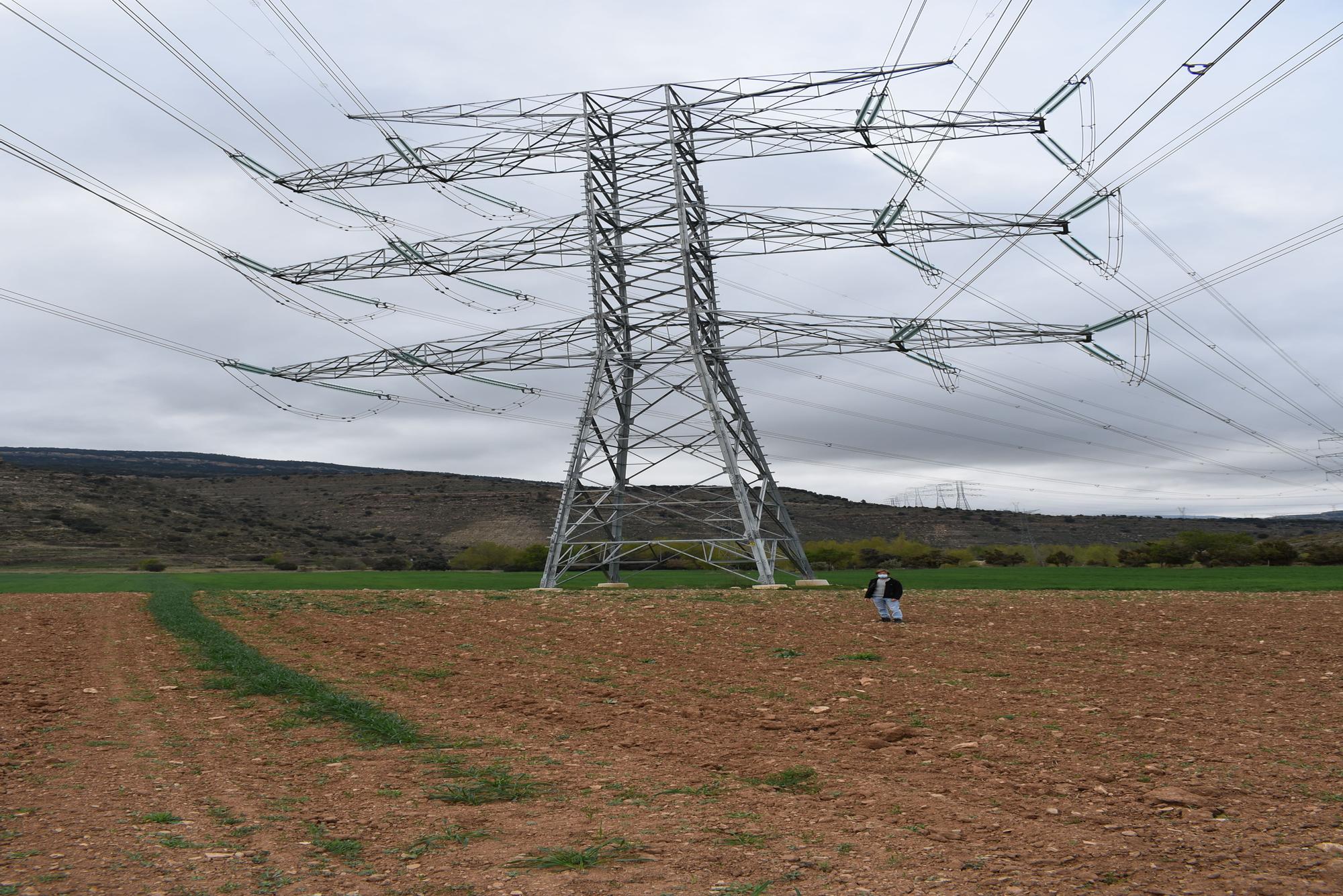 Este vecino de Morella tiene una subestación eléctrica al lado de su masía