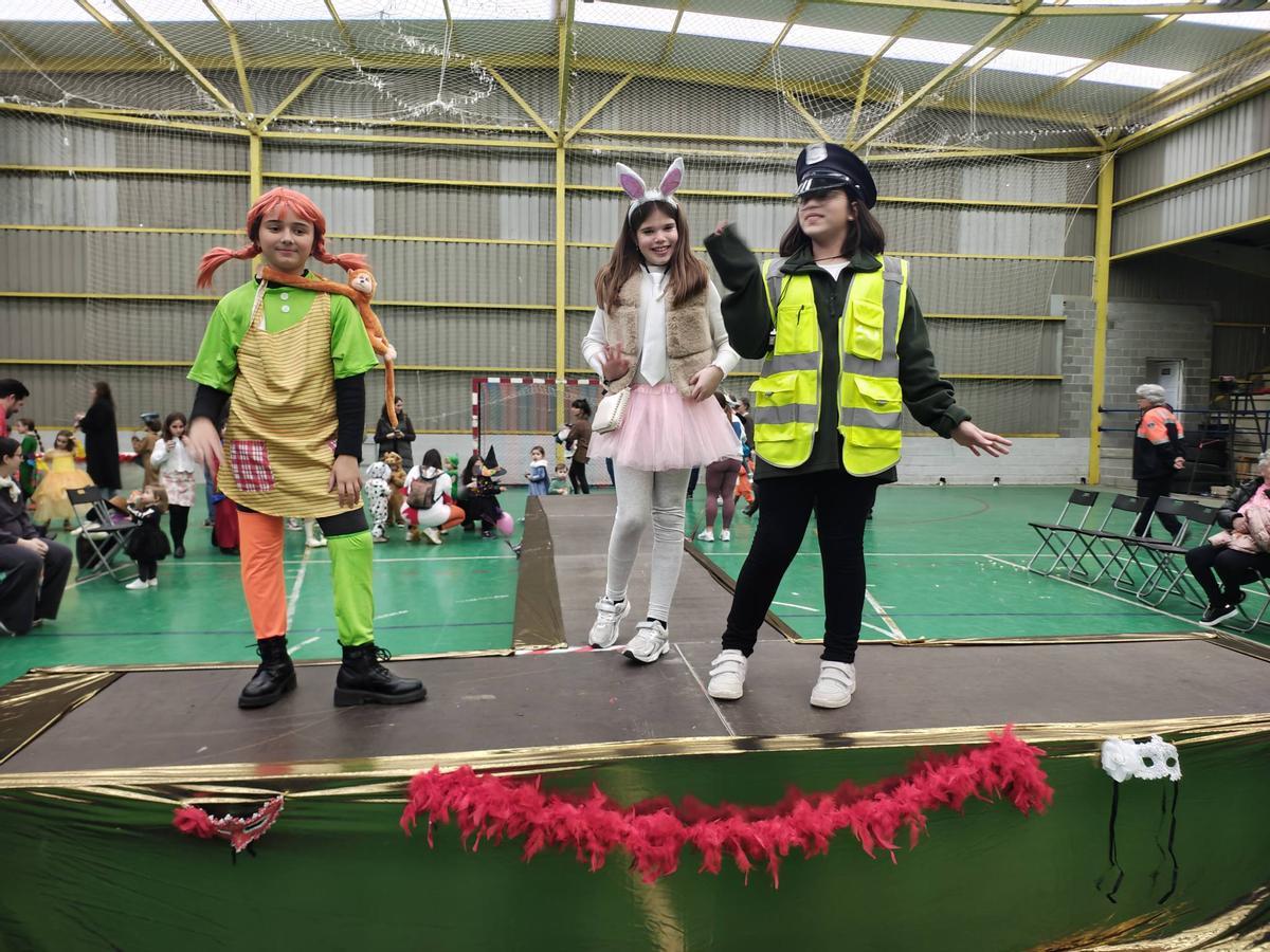 EN IMÁGENES: Salas y Láneo celebran el carnaval con un desfile de disfraces y un concurso de casadiellas