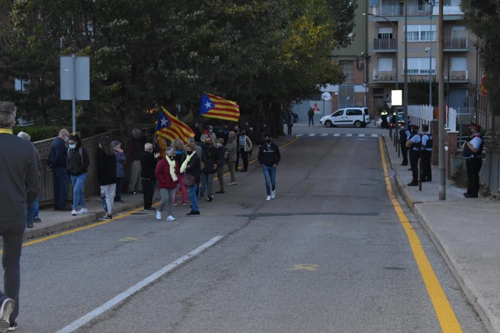 Concentració davant la caserna de la guàrdia civil