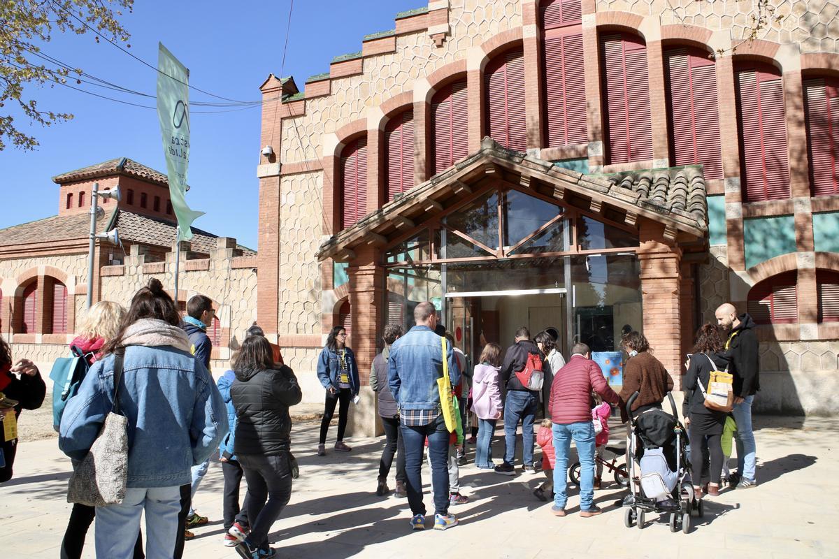 Cua per accedir a l'Escorxador d'Igualada en un dels darrers espectacles de la Mostra