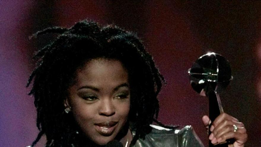 Lauryn Hill recibiendo su premio por &#039;El mejor album del año&#039; en 1998. // Mark J. Terril