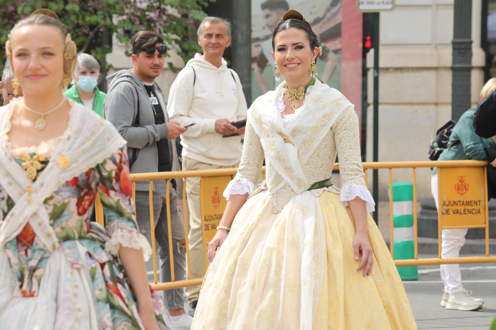 Carmen, la corte y falleras ilustres en la entrega de premios de las Fallas 2022