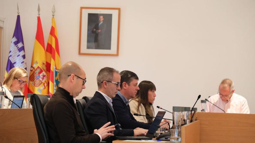 Portas, Alcaraz, Serra y Castelló durante el pleno del Consell.