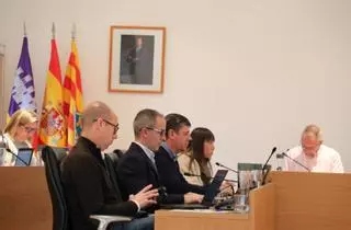 Tensión en el pleno de Formentera con encontronazo entre Córdoba y Alcaraz