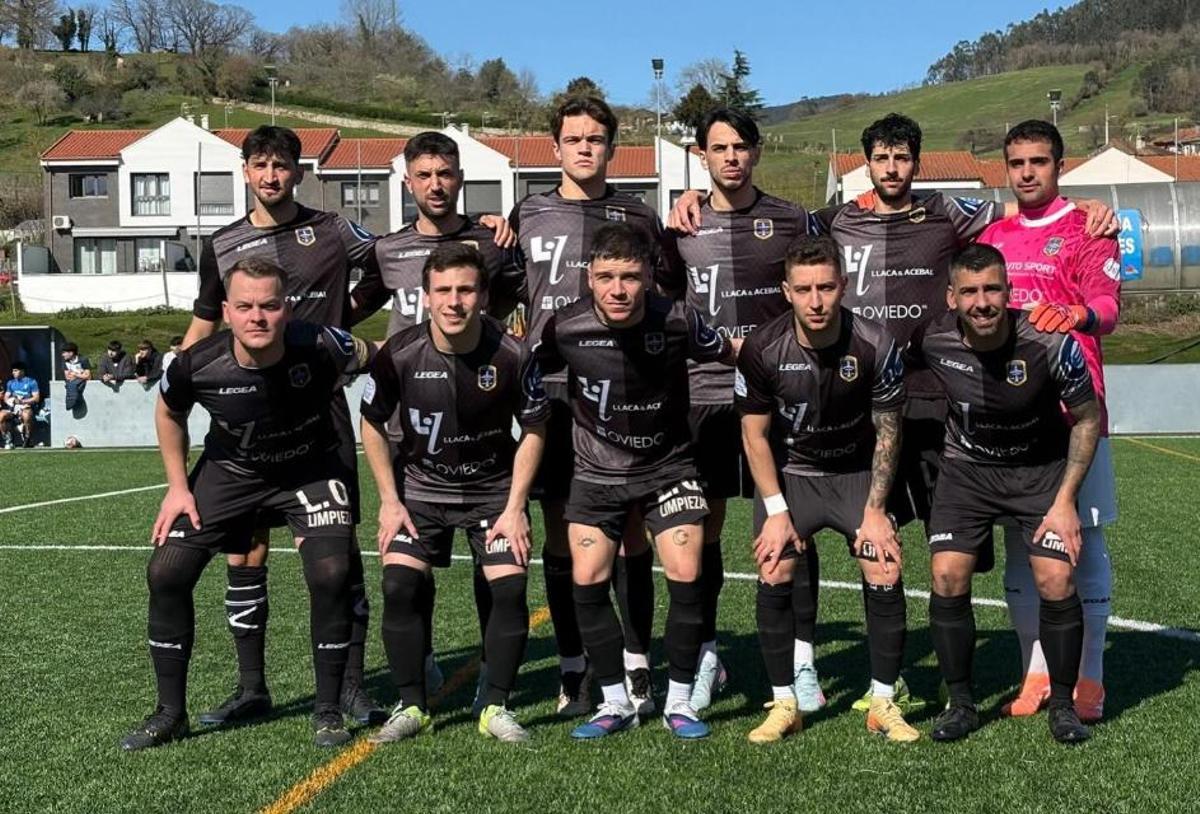 El once de La Corredoria en Grao.