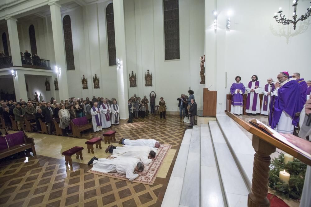 Ordenación de tres nuevos diáconos en el Seminario de Oviedo