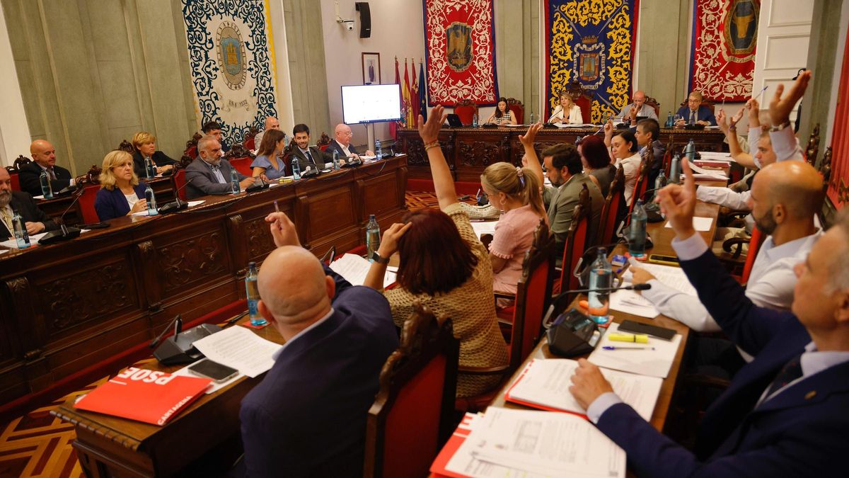 La bancada de la oposición vota contra una de las iniciativas del gobierno local