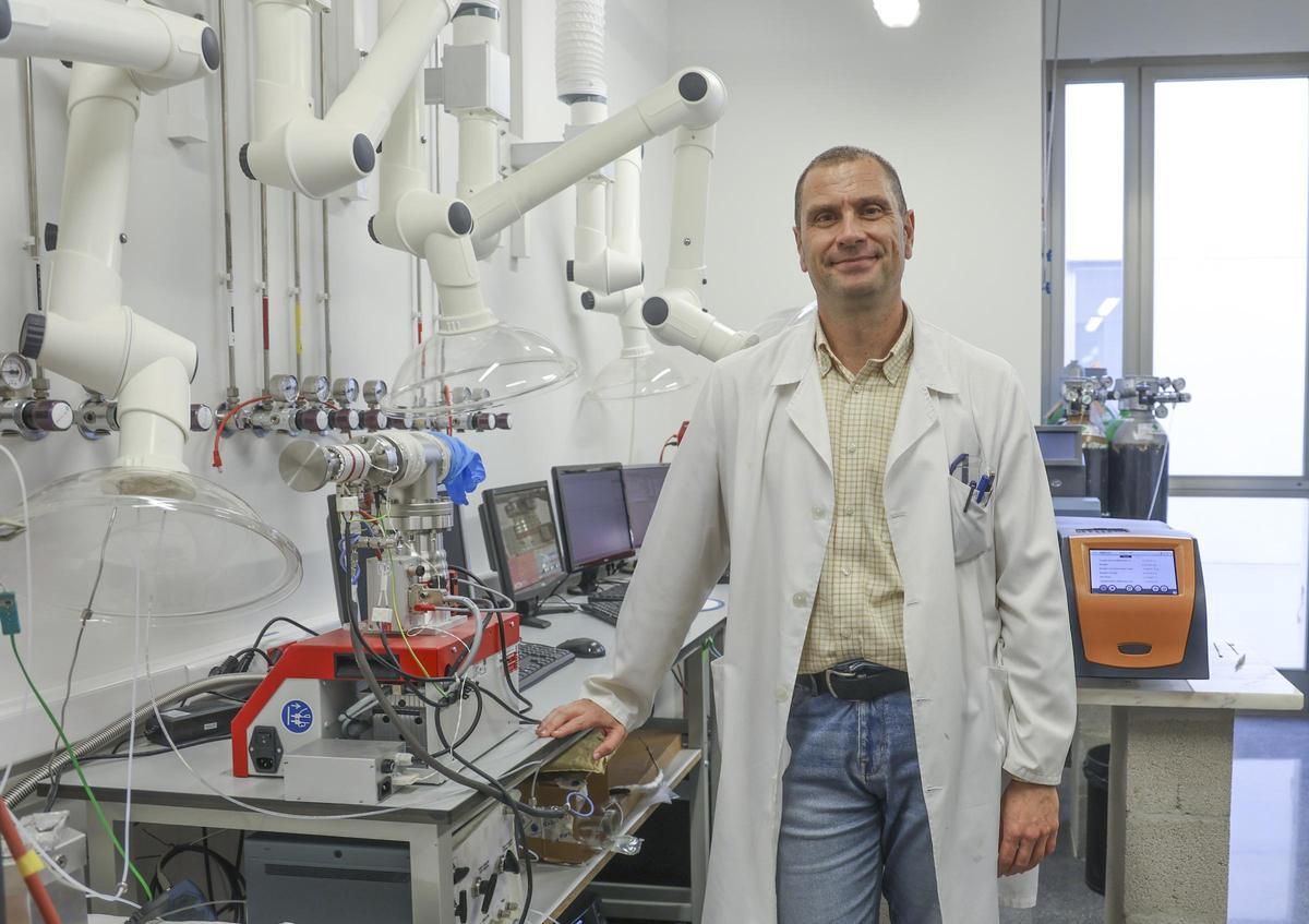 El catedrático de Química Inorgánica de la Universidad de Alicante (UA)