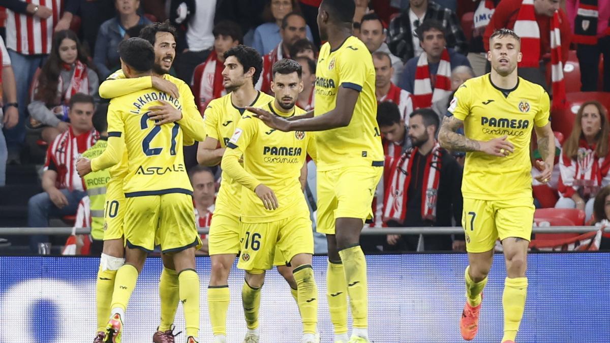 Los jugadores del Villarreal celebran el 1-1 obra de Parejo.
