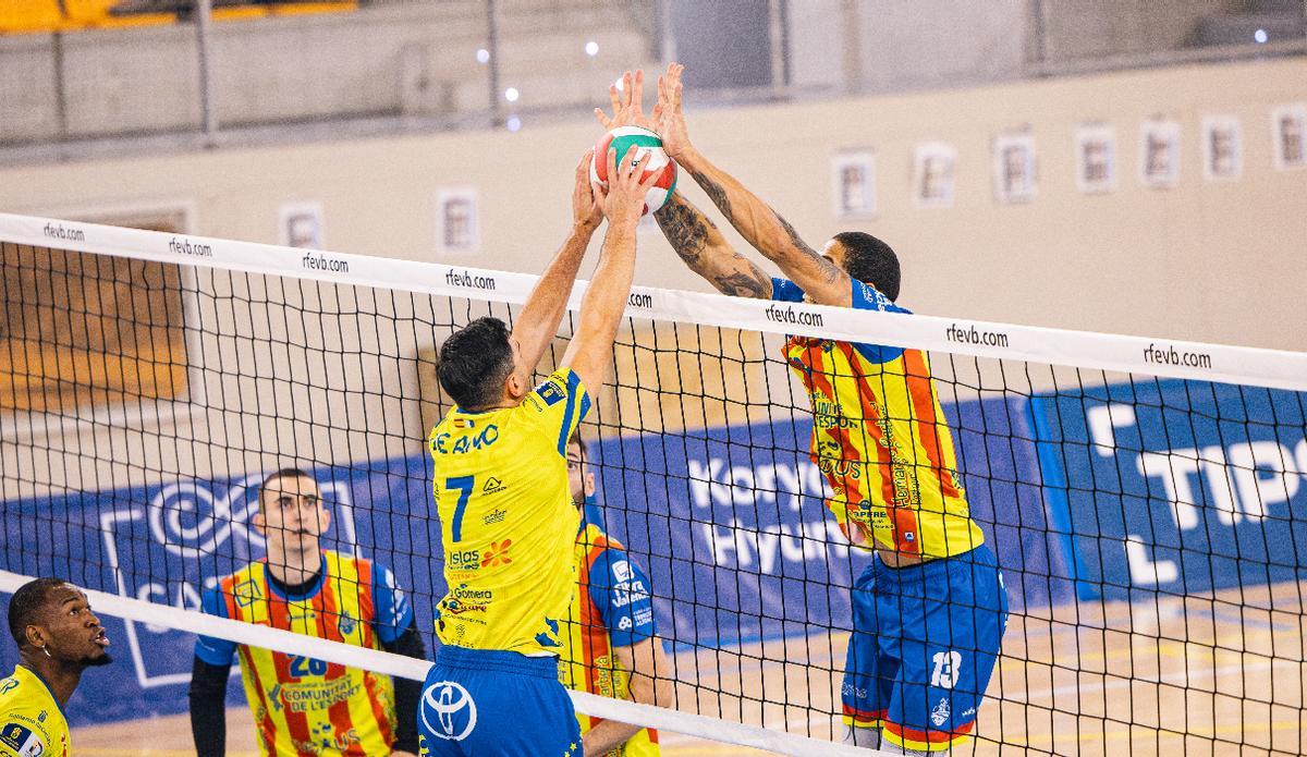 Duelo en la red entre De Amo y Pernambuco.