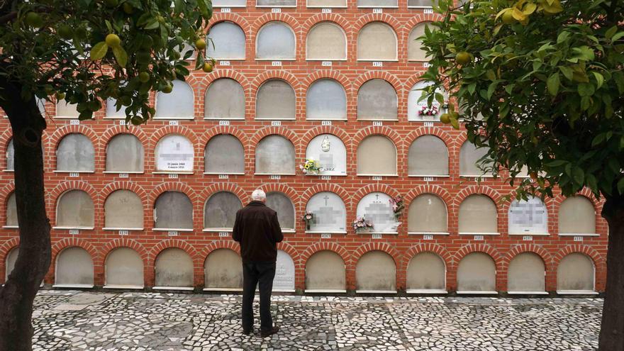 El Día de Todos los Santos de 2024, en los cementerios de Málaga