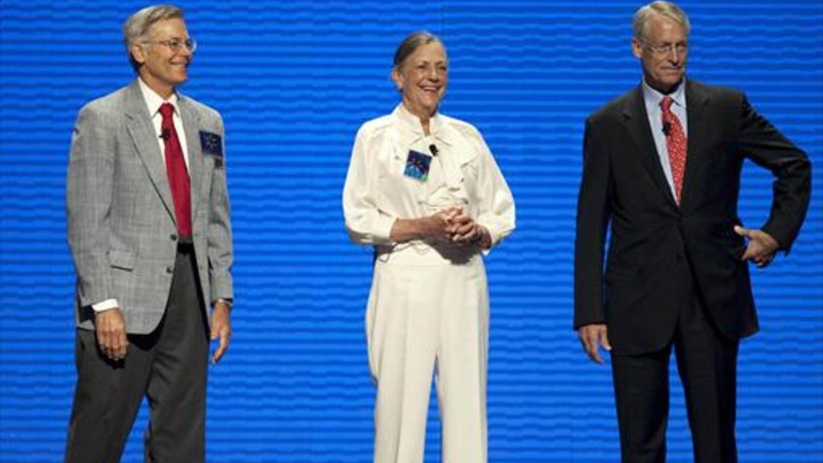 ALICE WALTON   32.800 millonesLa mujer más rica de EE UU viaja en avión privado y vive en un rancho de Tejas donde cría caballos y prepara su «famoso» arroz con frijoles. Está poco involucrada en la gestión de Walmart. Lo suyo es el arte. En Ben