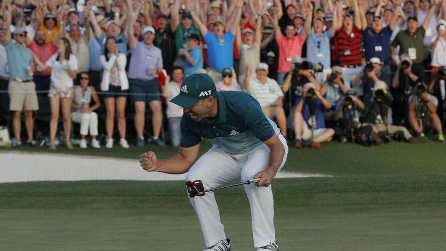 Sergio García celebra el golpe con el que se proclamó campeón del Masters de Augusta.