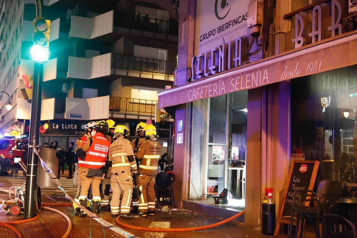 En imágenes | Susto por un incendio en el interior de un histórico bar ...