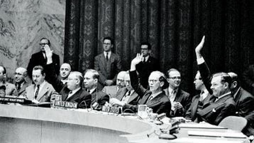 Un momento de la votación en 1955 en la sede de la ONU.