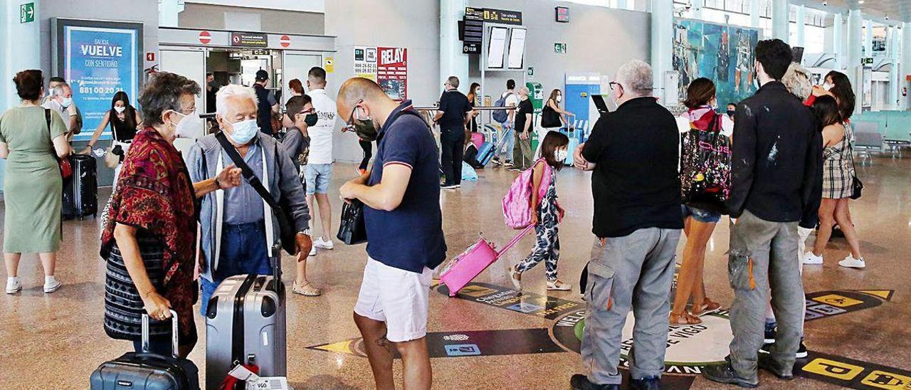 Pasajeros el año pasado en el aeropuerto de Vigo.