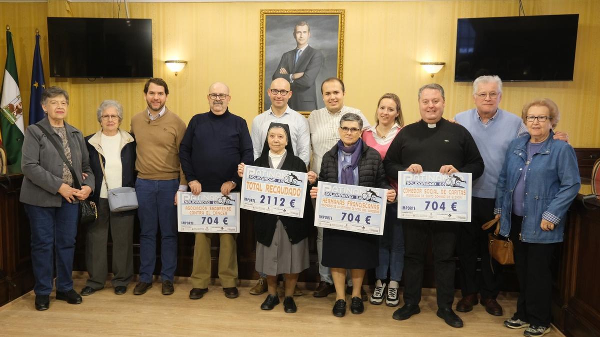 Acto de entrega de la recaudación de 'Patinando, Solidaridad 5.0'