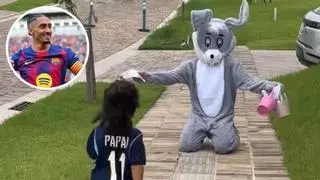 Raphinha enternece a la afición con una sorpresa muy especial para su hijo