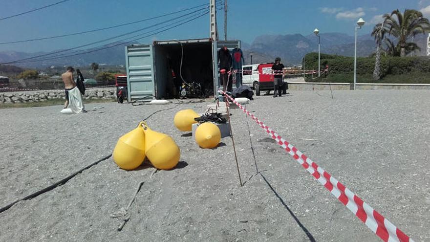 Las obras para reparar el emisario submarino del entorno del río Chíllar comenzaron hace unos días.