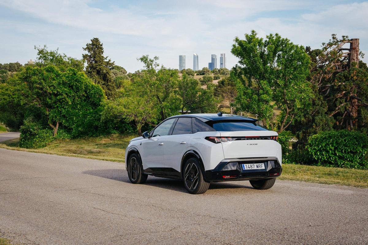 En el caso del nuevo E-3008, Peugeot marca un antes y un después en materia de movilidad eléctrica