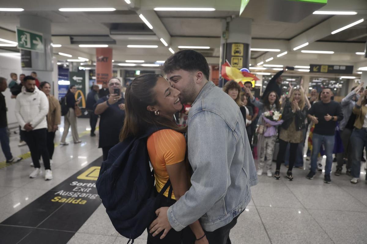 Así ha sido la llegada de la deportista Esperança Cladera al aeropuerto de Palma