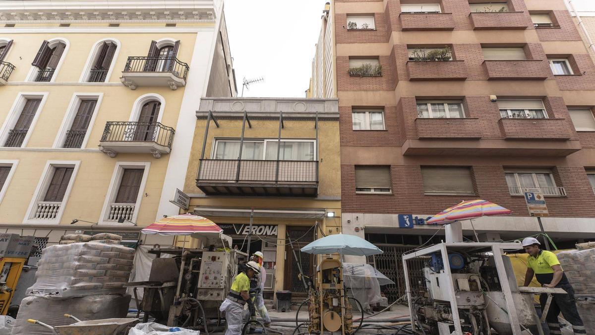 Tres bloques del Putxet afectados por el socavón no podrán volver hasta principios de 2027