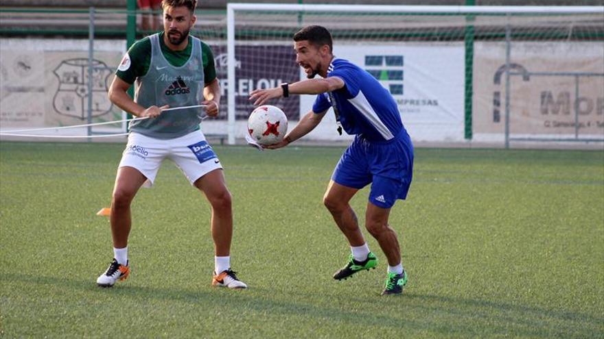 El Moralo entrena ya con 21 futbolistas y levanta gran expectación en su afición