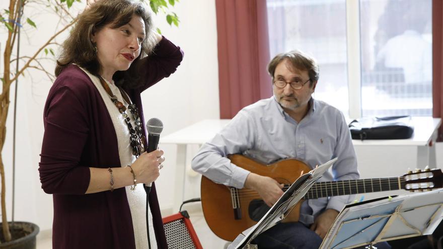 Marisa López Diz, premio &quot;Cálamo&quot; de poesía erótica, protagonista en el Ateneo de La Calzada