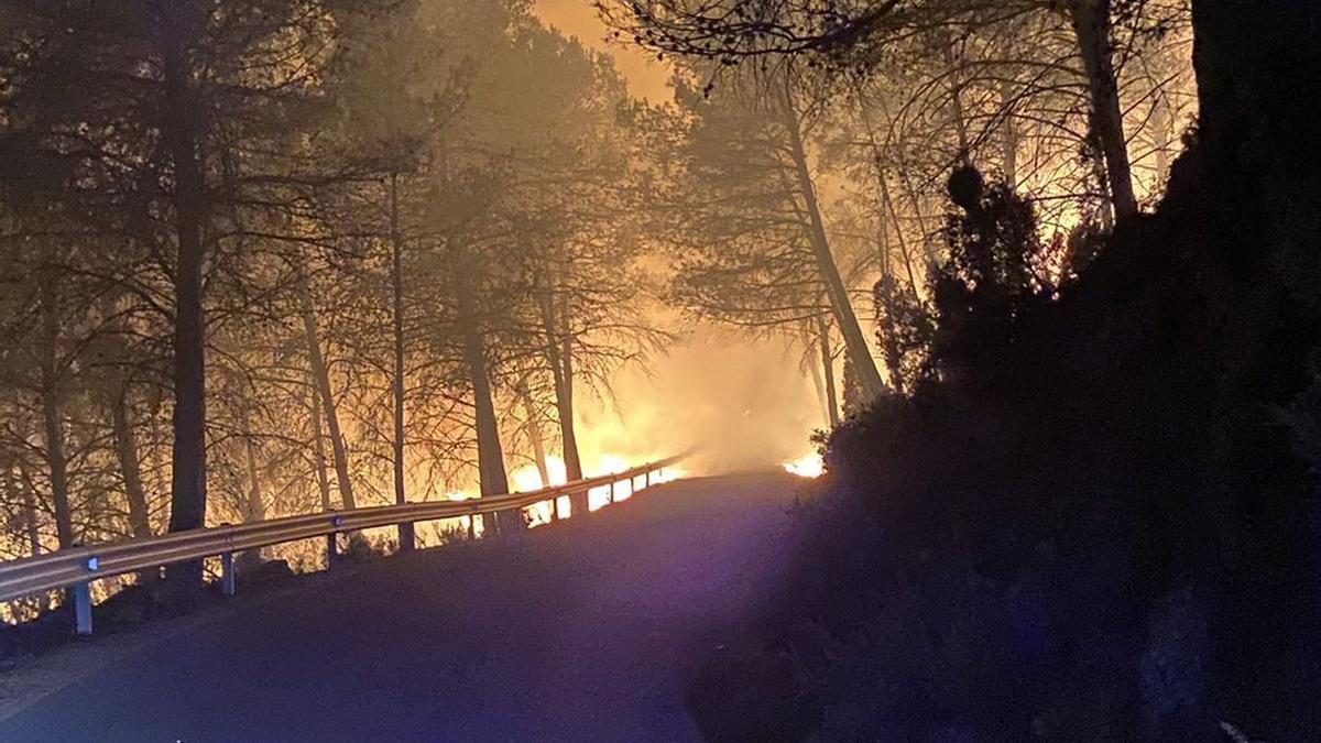 Imagen compartida por un bombero forestal que se encuentra en estos momentos en el incendio del interior de Castellón.