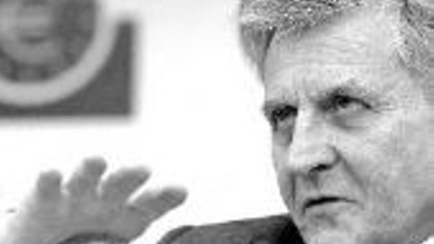 Trichet dice que un euro fuerte no justifica una bajada de tipos