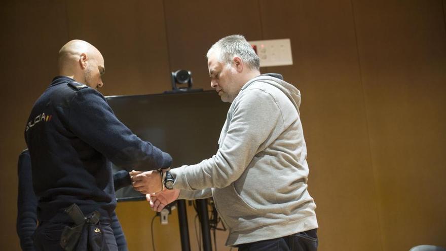 El parricida de Oza-Cesuras durante la última sesión del juicio celebrado en la Audiencia Provincial de A Coruña.