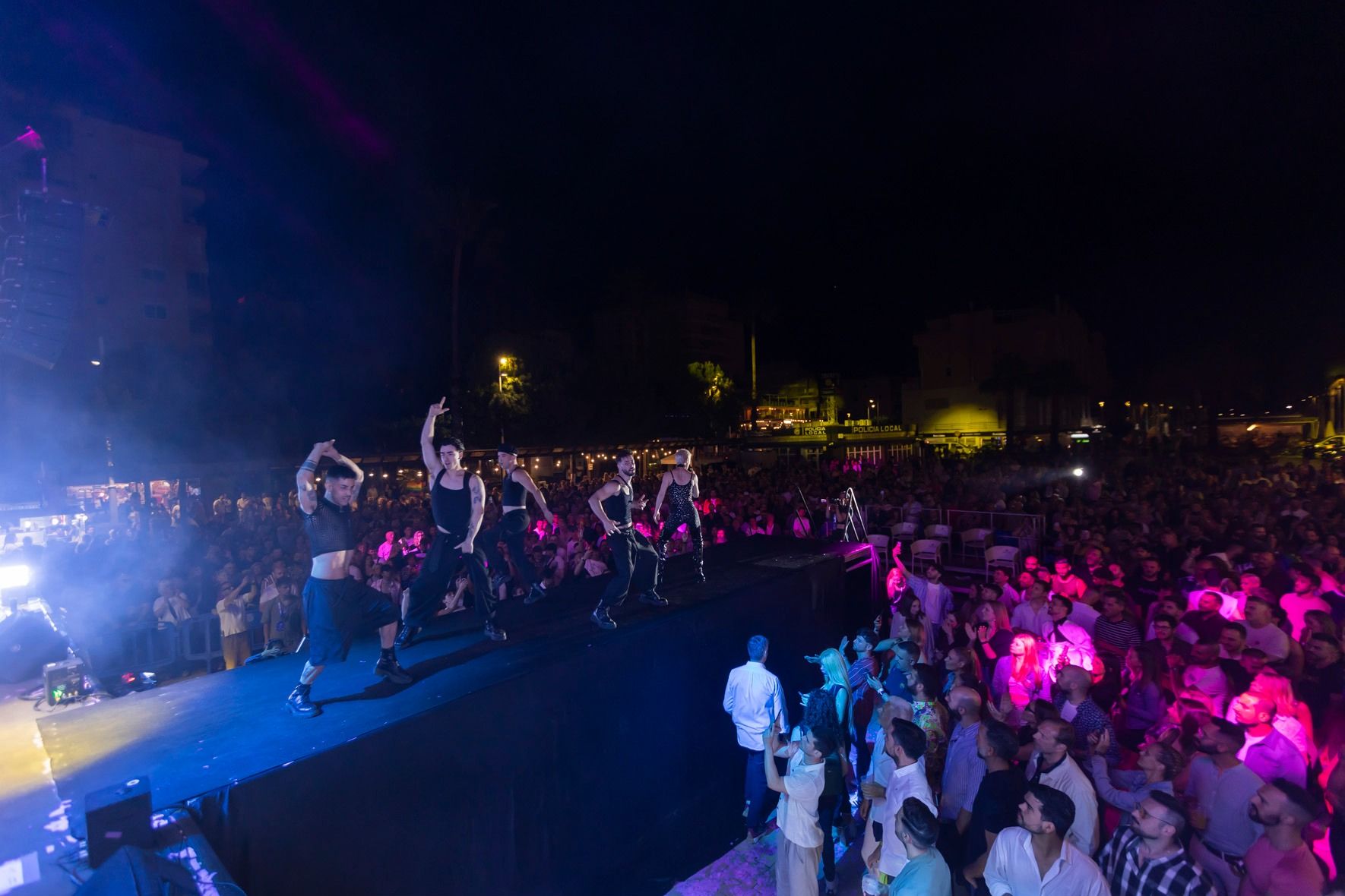 Gala y desfile Mr. Gay en la playa de Gandia
