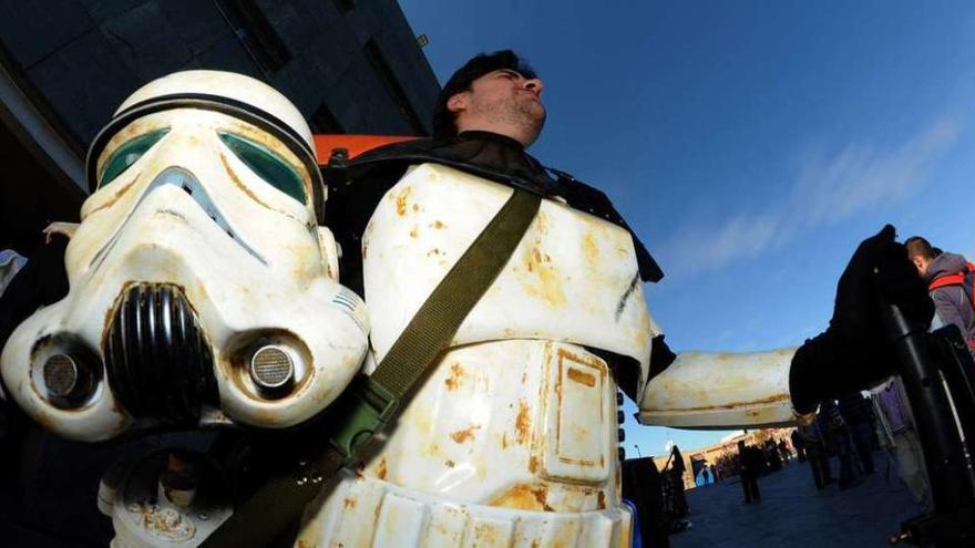 Fans de Star Wars ataviados como personajes de las películas en el Auditorio de Vilagarcía.